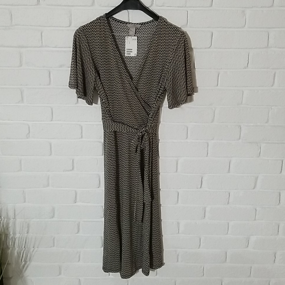 H&M V- Neck Wrap Dress Black & White - Medium